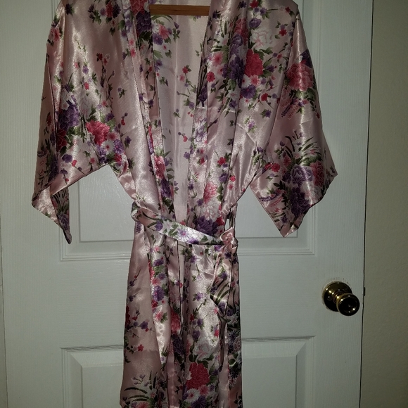 NWOT Floral Kimono Robe - Picture 7 of 10